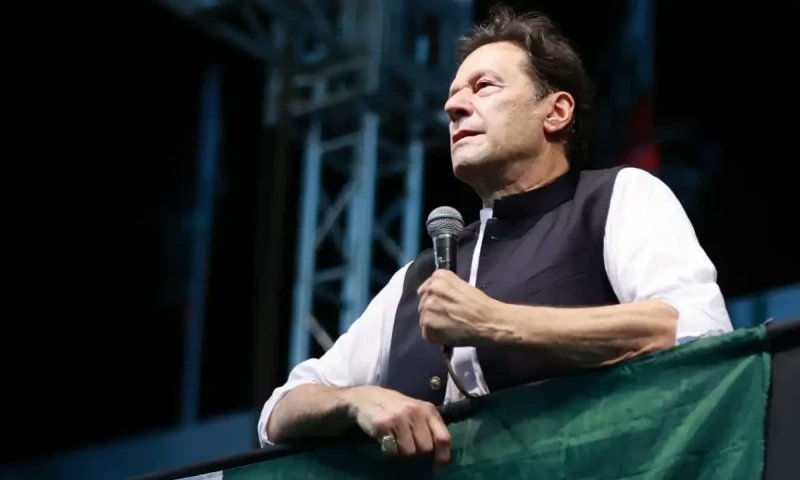 عمران خان کی ضمانتیں منظور