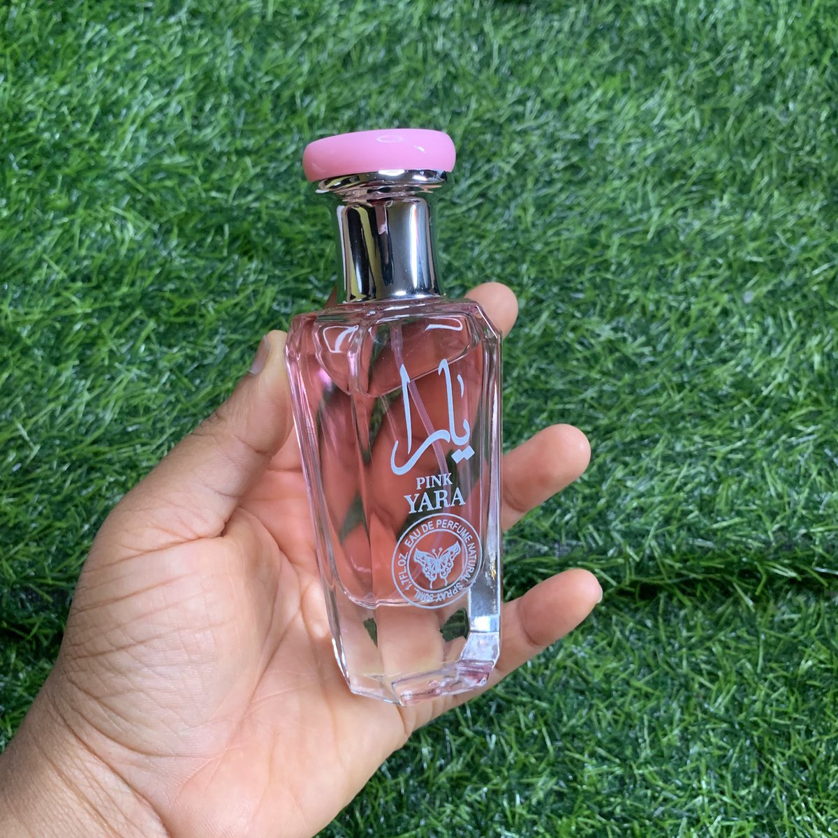 _FairPhoenix's tweet photo. Not every day masculine scents  sometimes, a touch of feminine sweetness is all a fine girl needs 🫠

Yara 50ml 
🏷️ Price: 8500
📍 Lagos, Nigeria

Available for IMMEDIATE Pickup/ Delivery 

🚚 Nationwide delivery available 

These are live  pictures https://t.co/Xo76TRho5r