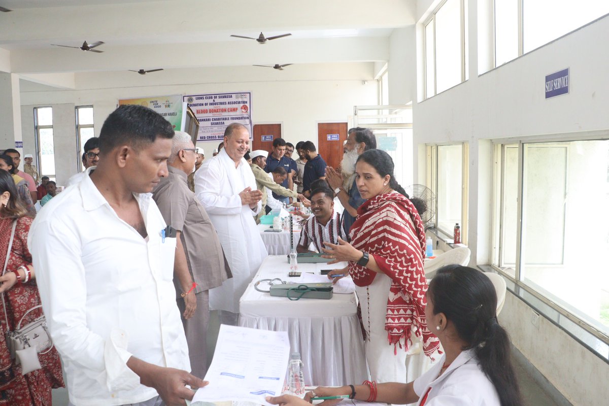 BasranOnkar's tweet photo. # Umargam
A Blood donation Camp was organised by  Branch Umargam  at  school on  15  August 2025 under Surat Zone 30 
305  units blood  collected by Govt.Civil Hospital and Valsad Rakat daan kendder 
#DhanNirankarJi🙏🏻 https://t.co/4SwEassUgM