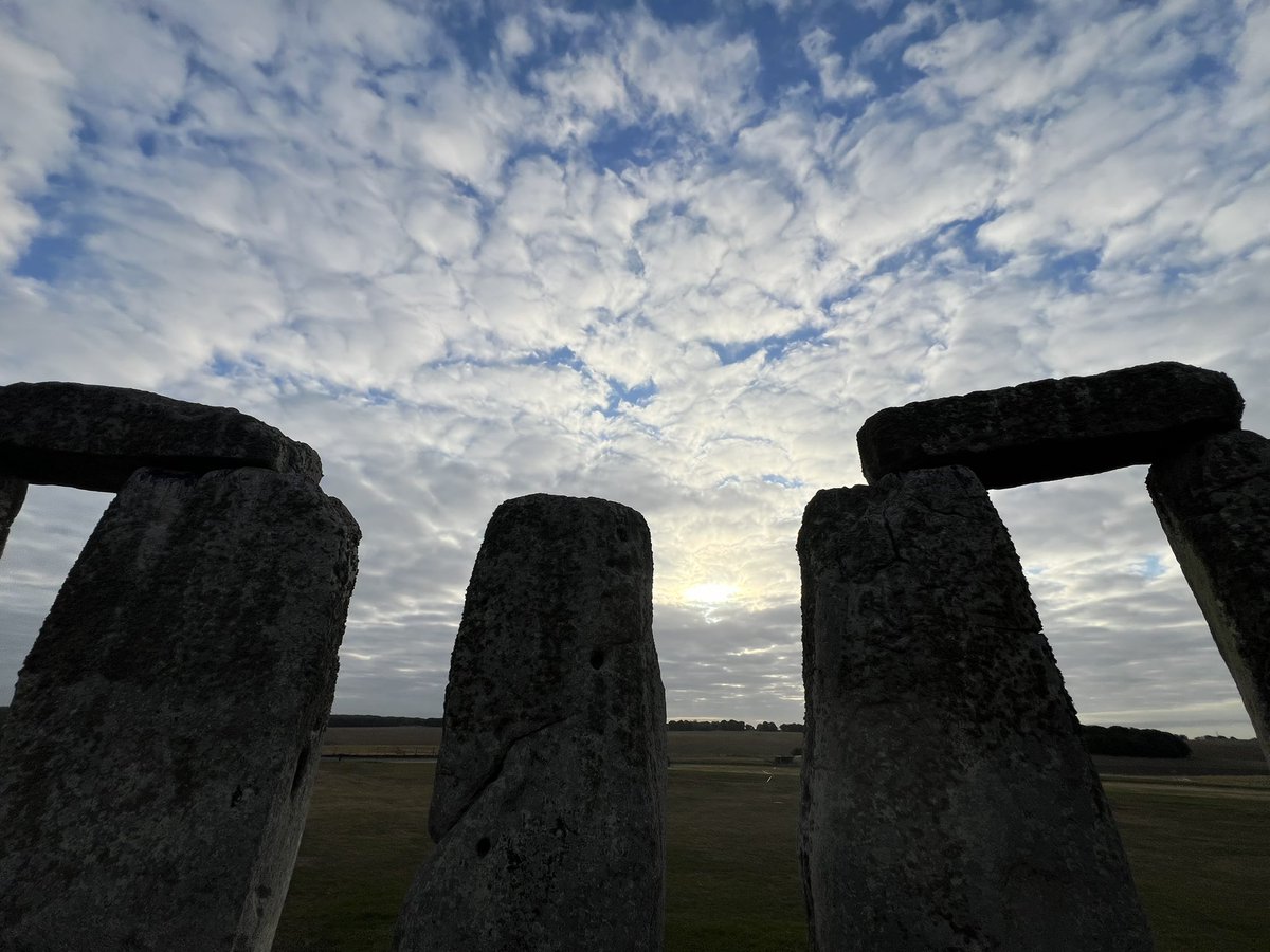 Sunrise at Stonehenge today (21st August) was at 6.04am, sunset is at 8.17pm 🌤️