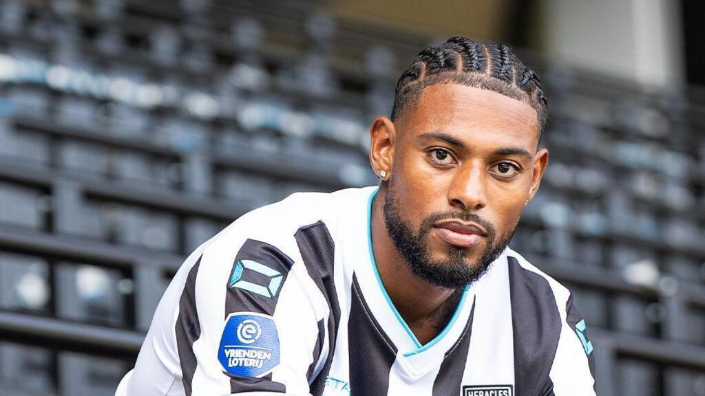 🚨 DES NOUVELLES DE JEFF REINE ADÉLAÏDE ! 🤕🩹

Après avoir rejoint l’Heracles Almelo en Eredivisie 🇳🇱, Jeff Reine-Adélaïde s’est de nouveau rompu les ligaments croisés…

C’est la troisième rupture en six ans pour l’ancien espoir du football français.

Une terrible nouvelle. 😣