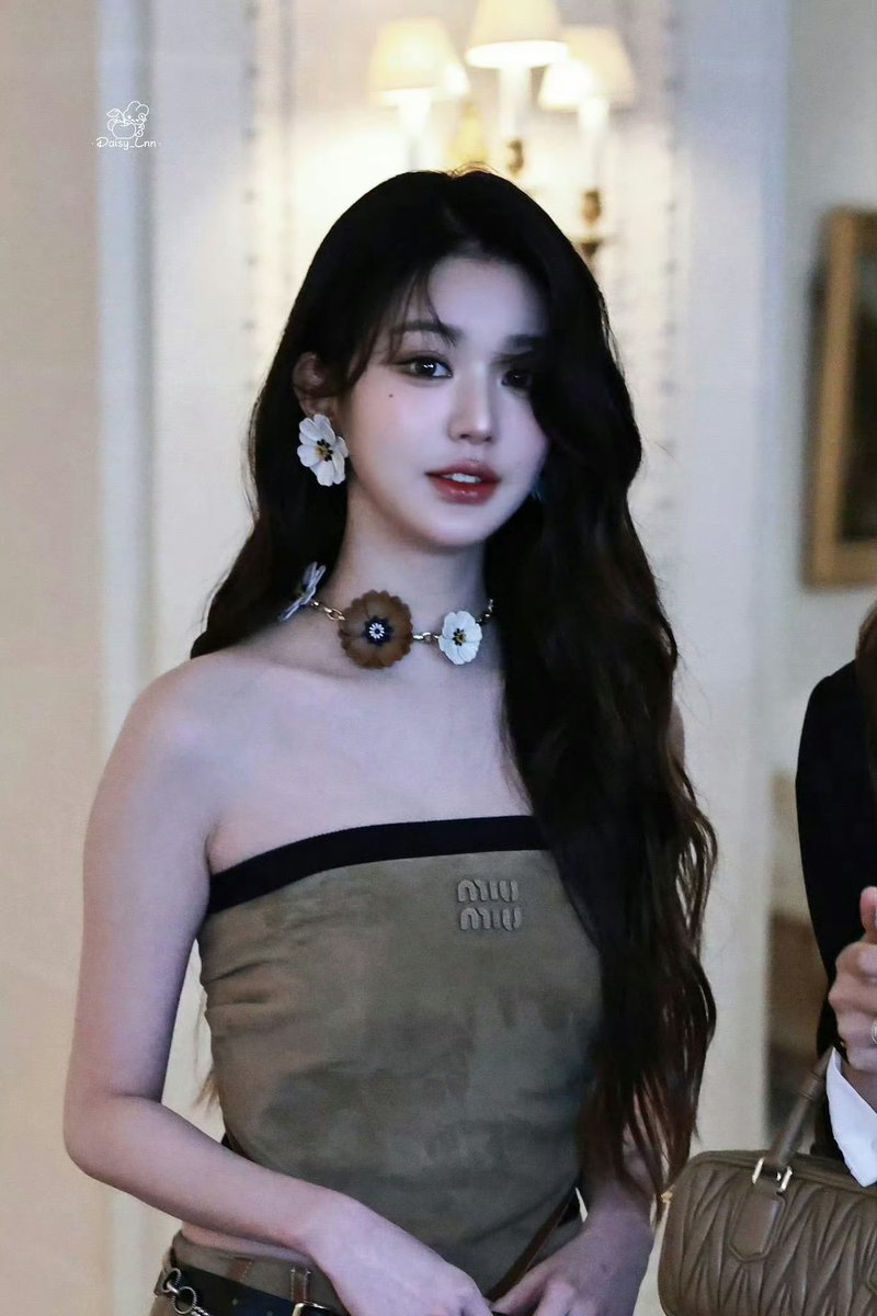 Ooshying's tweet photo. Congratulations to our shining star, Jang Wonyoung, on winning first place at KDMA! Your performance was absolutely breathtaking and deserved all the recognition. The crown looks perfect on you！

#JANGWONYOUNG 
#WONYOUNG
#장원영 https://t.co/OSVE9BW4ed