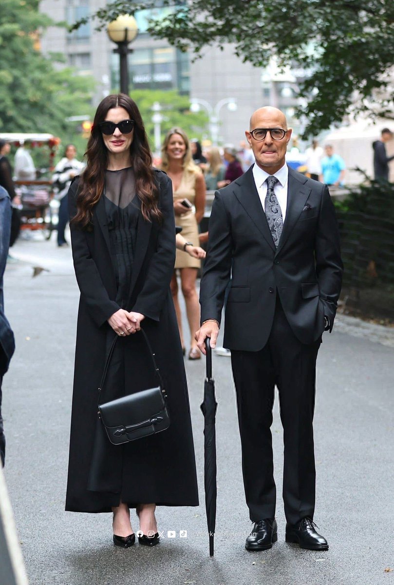 Anne Hathaway y Stanley Tucci estuvieron grabando hoy algunas escena funeraria para "El diablo viste a la moda 2".