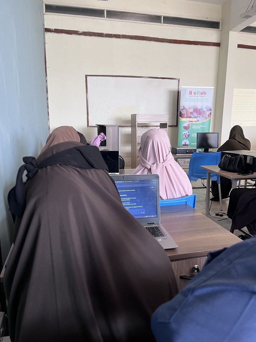 CountrywideHubs's tweet image. The future of work is digital, and hubs are making it more inclusive.
In Garissa, @NIEhub is empowering young women through #AjiraForShe, building the skills and confidence needed to thrive in the online economy 💻
#CountrywideHubs #DigitalInclusion #YouthEmpowerment