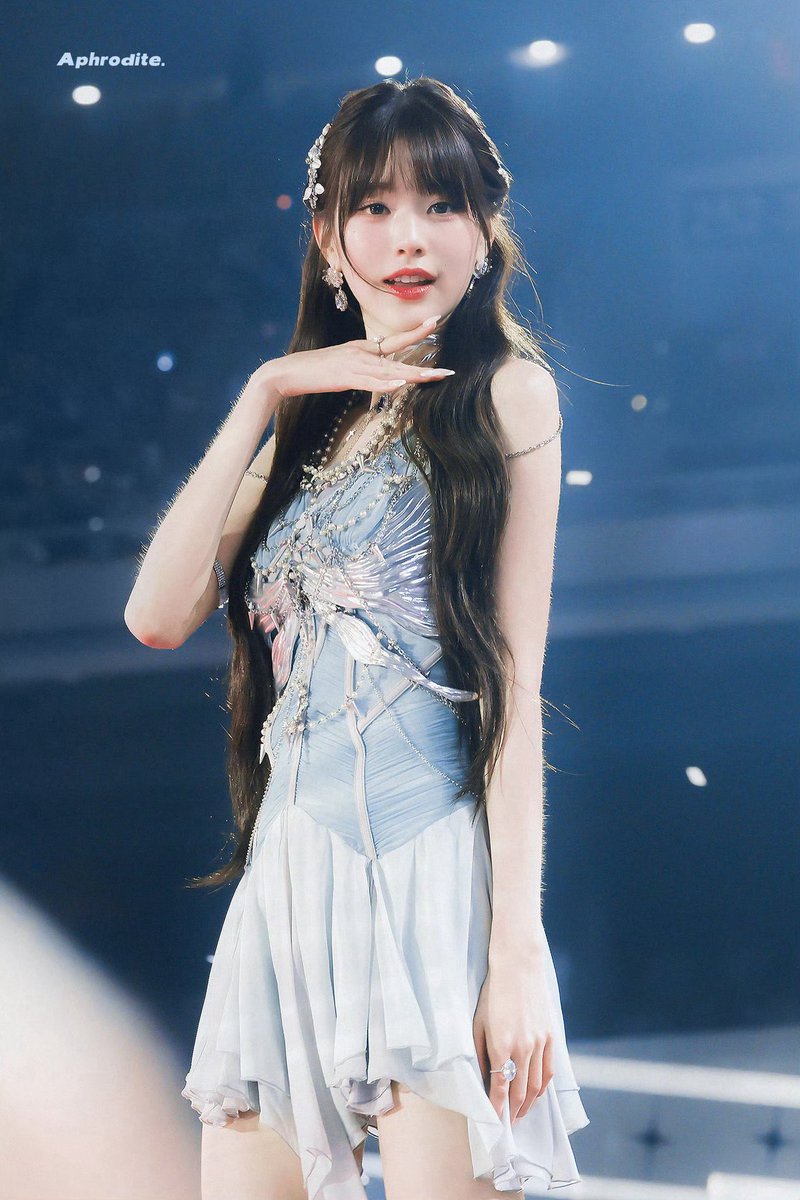 Ooshying's tweet photo. Wonyoung's 2025 KWDA Female Popularity Award, well-earned and celebrated! 
KWDAWonAndYoung #YoungAndWonItAll https://t.co/iq03NDlMJx