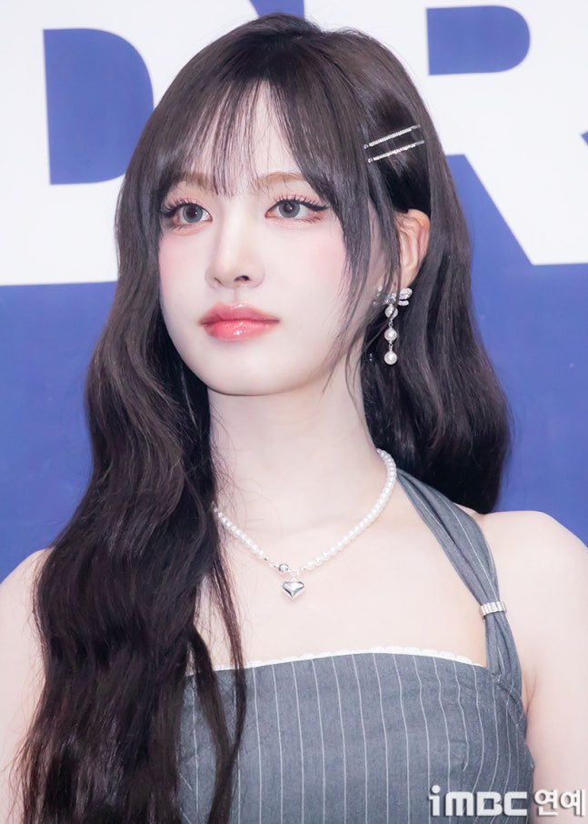 IVEUpdates_'s tweet photo. 📸 LIZ at the 2025 ‘K-World Dream Awards’ Blue Carpet!

#IVE #아이브 https://t.co/xHB6Mobq0Y