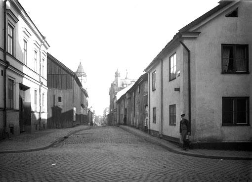 Tunnbindaregatan är känd första gången på 1769 års kartor. norrkopingshistoria.se/tunnbindaregat… #norrköpingshistoria