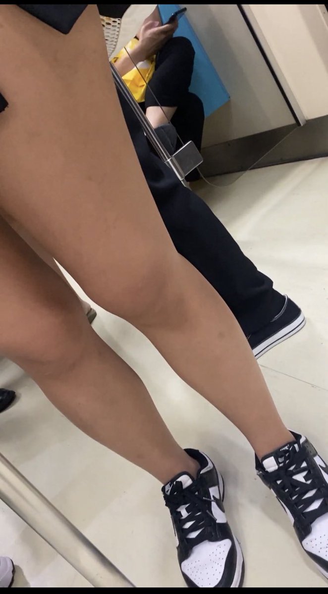 s1000915000's tweet photo. #footfetish #beauty #candid #legs #stocking #highheel #pantyhose #asianfeet #足控福利 #足裏 #美腳 #盜撮 #街拍美腿 https://t.co/7Ha4ZPn0NQ