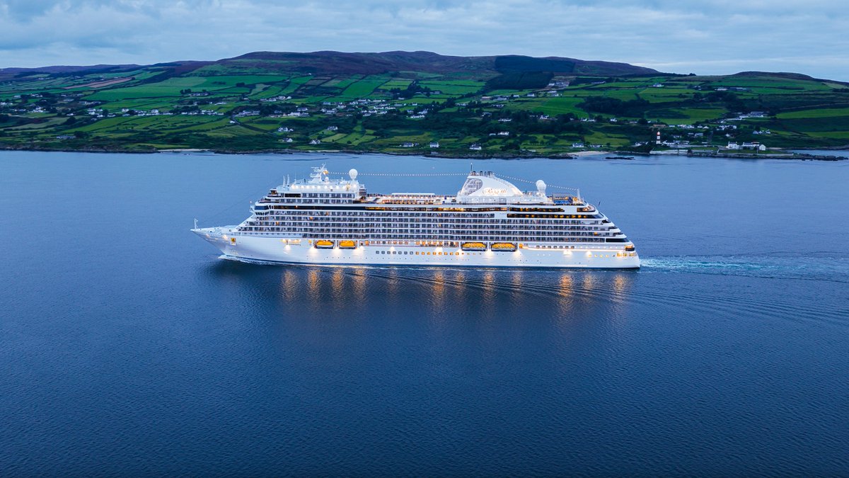 FoylePort's tweet image. For the very first time, welcome Seven Seas Grandeur! 🎉

The luxury liner from @regentcruises arrived as part of a 15-day 'Irish Legend' cruise. Today, guests will immerse themselves in the 'legends' of Donegal, Derry and beyond - wishing all our visitors a wonderful day ashore!