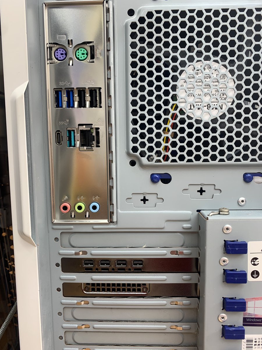 PCcomfullAKB4's tweet image. 秋葉原4号店へ、ホワイトベース入港！
10コア20スレッドのi9-10900Xに、RTX A2000入りのエンデバー！がっつり動画や画像の編集、3D制作にRAWまで！！
メモリやストレージも沢山入れちゃいました♪
どデカい筐体で、まだまだカスタマイズも可能✨

展示品限り！
#endeavor #epson #秋葉原