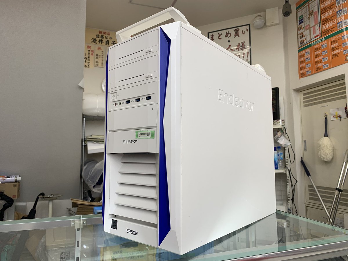 PCcomfullAKB4's tweet image. 秋葉原4号店へ、ホワイトベース入港！
10コア20スレッドのi9-10900Xに、RTX A2000入りのエンデバー！がっつり動画や画像の編集、3D制作にRAWまで！！
メモリやストレージも沢山入れちゃいました♪
どデカい筐体で、まだまだカスタマイズも可能✨

展示品限り！
#endeavor #epson #秋葉原