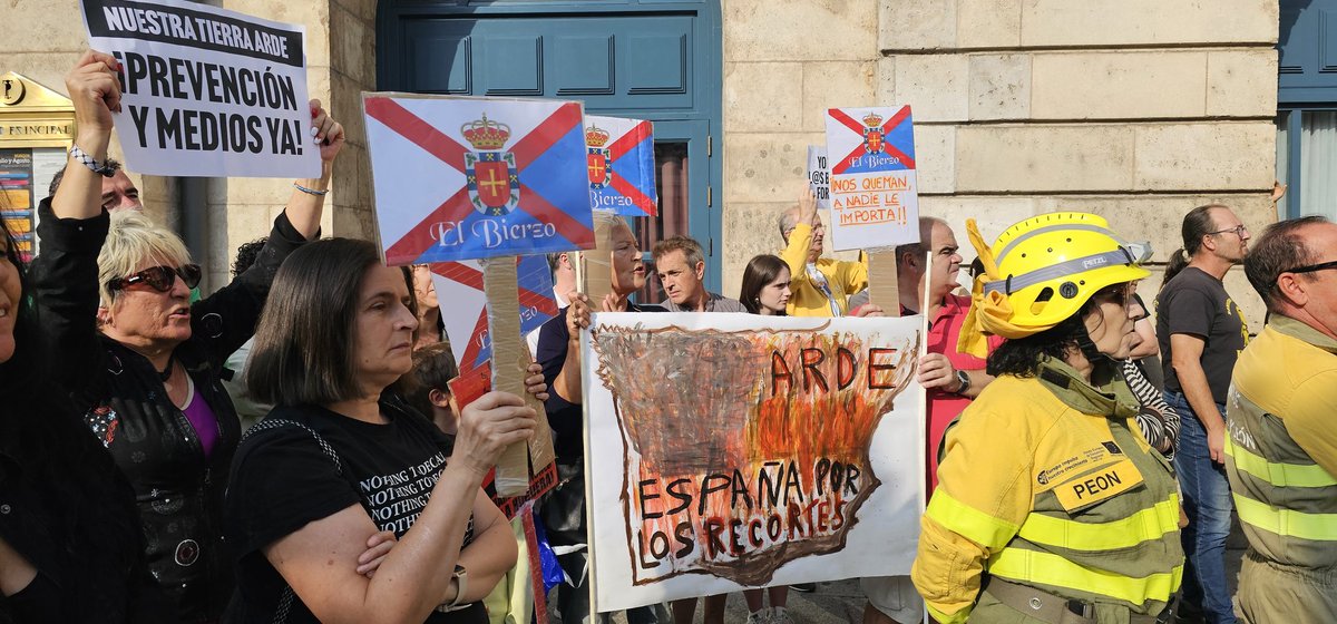 efectogamonal's tweet photo. #QuiñonesDimisión
#bbffenlucha https://t.co/eZxbrIC3xY