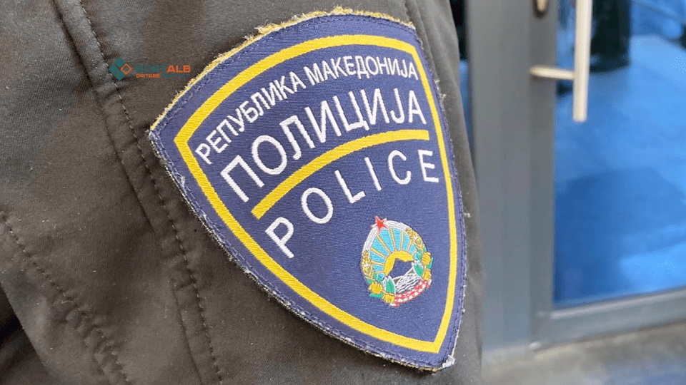 Tetë të akuzuar për lehtësimin e qëndrimit të paligjshëm të emigrantëve në RMV, gjashtë janë policë dlvr.it/TMc2nB