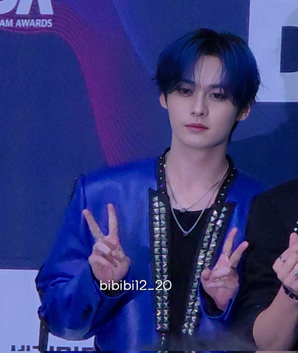 llinoringg's tweet photo. BLUE HAIR LEEKNOW WE CHEERED 💙 https://t.co/zchFNBYxSi