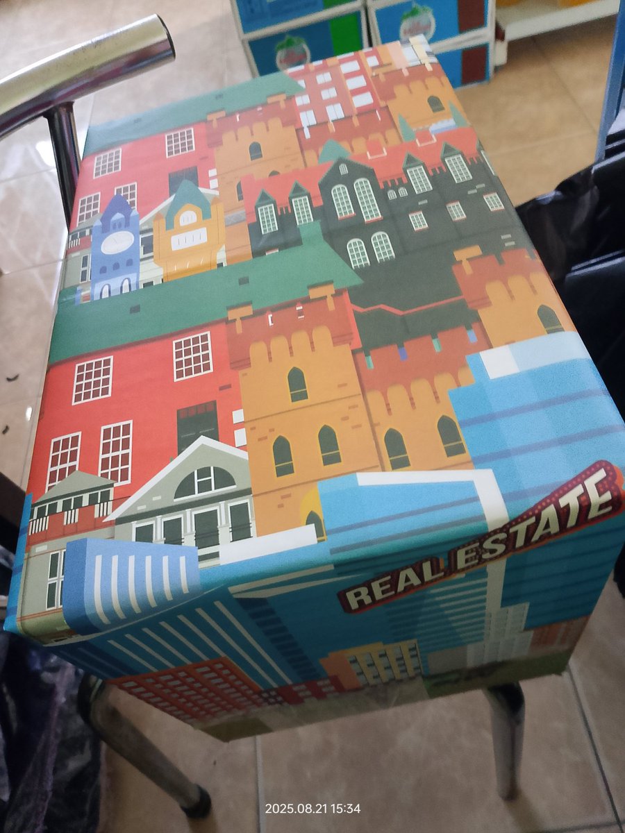 Bagian bungkusin kado dulu, ntar gantian yg dapet🫣 (kalo dapet sih)