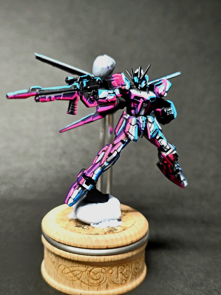 ＃ガンダムアッセンブル
＃筆塗り
エールストライクの進捗こうなってます
大まかに色が置けたので次はムラや境界をきれいにしたり、黒で間引いたりしていこうと思います
これ完成したら次は本体だけ仮組しているARTPLAのヤシマ作戦取りかかります！