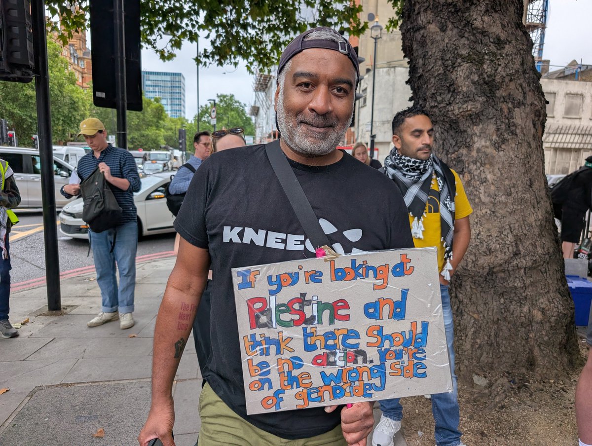 It's come to my attention that this was the man who was arrested yesterday over support for Palestine Action outside Westminster Magistrates Court, at around 1pm

I interviewed him at about 8.30am 

This was the sign he was detained for 

#kneecap #mochara