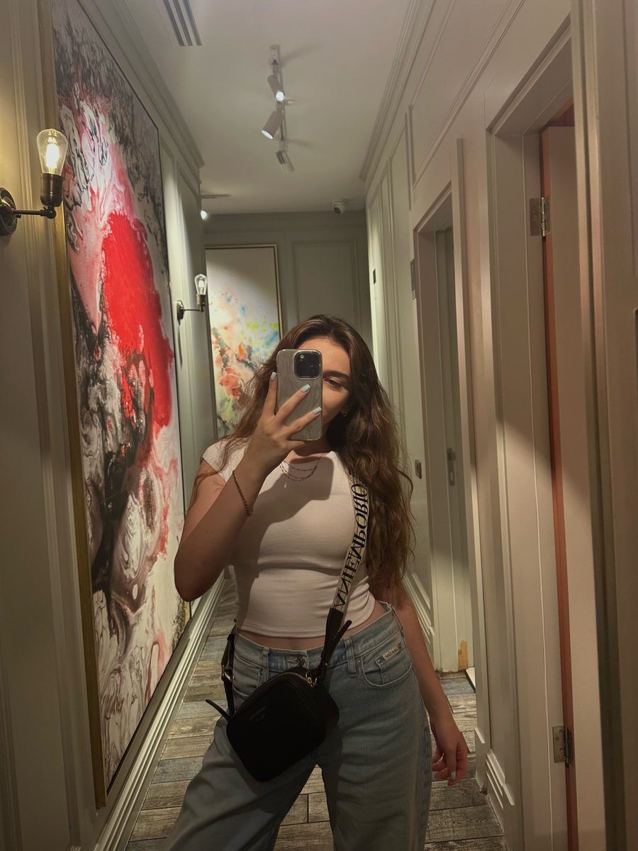 zeropulzse's tweet photo. Mirror selfie time 💃🏻 https://t.co/s7pHVon2Dt