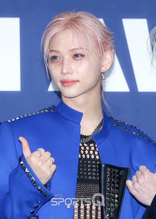 spearhyunnie's tweet photo. I'M OBSESSED WITH FELIX'S PINK HAIR https://t.co/Y7sCcyAwkJ