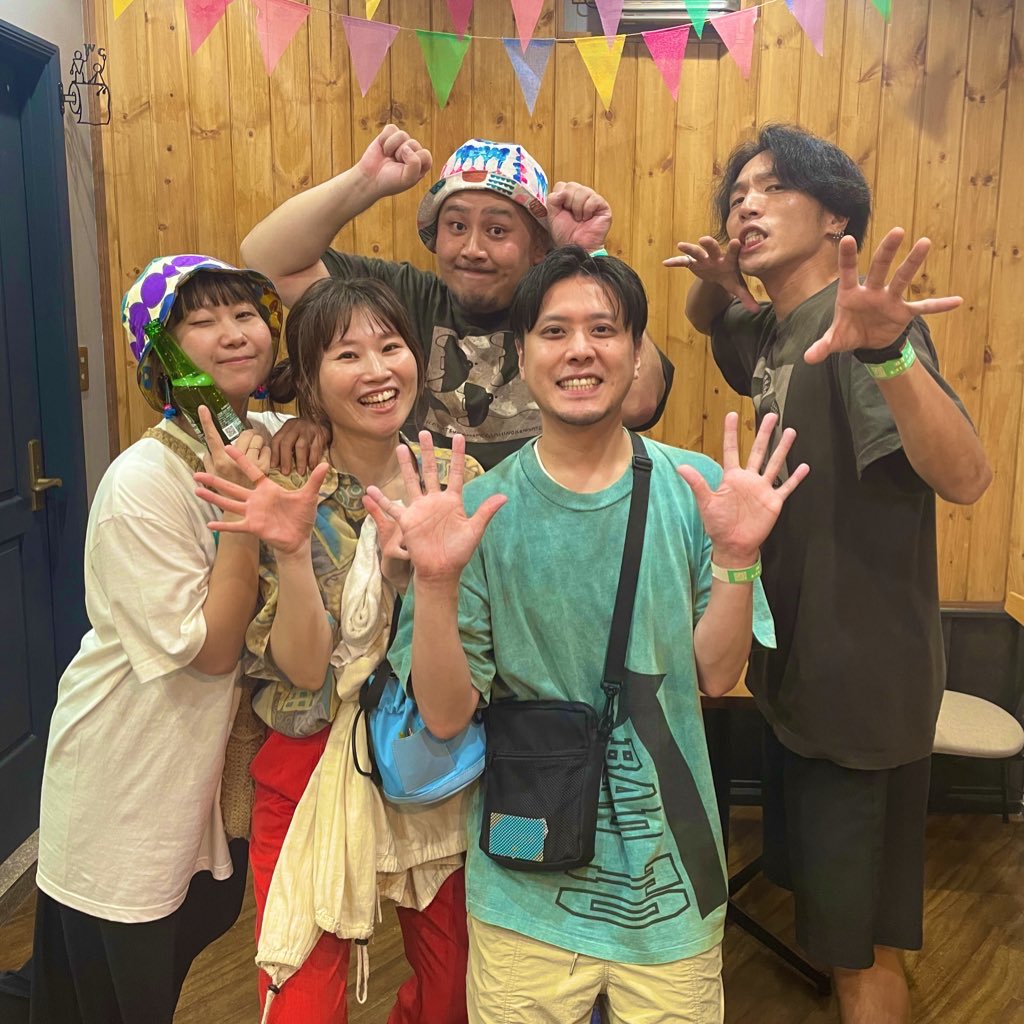 pusuppo's tweet image. 🍁🍂タイムテーブル解禁🍁🍂

#ぷすっぽ はLIVE HOUSE 108で
トップバッター13:00〜出演！

この日はボーカルゆうと&amp;amp; #みみみ食堂 の4人バンド編成でお届けします！お楽しみにっ！🔥

シークレットゲストとして #ZILCONIA も発表されました！🙌✨

ソールドアウト間近！！？
予約まだの人は急げ〜🏃💨