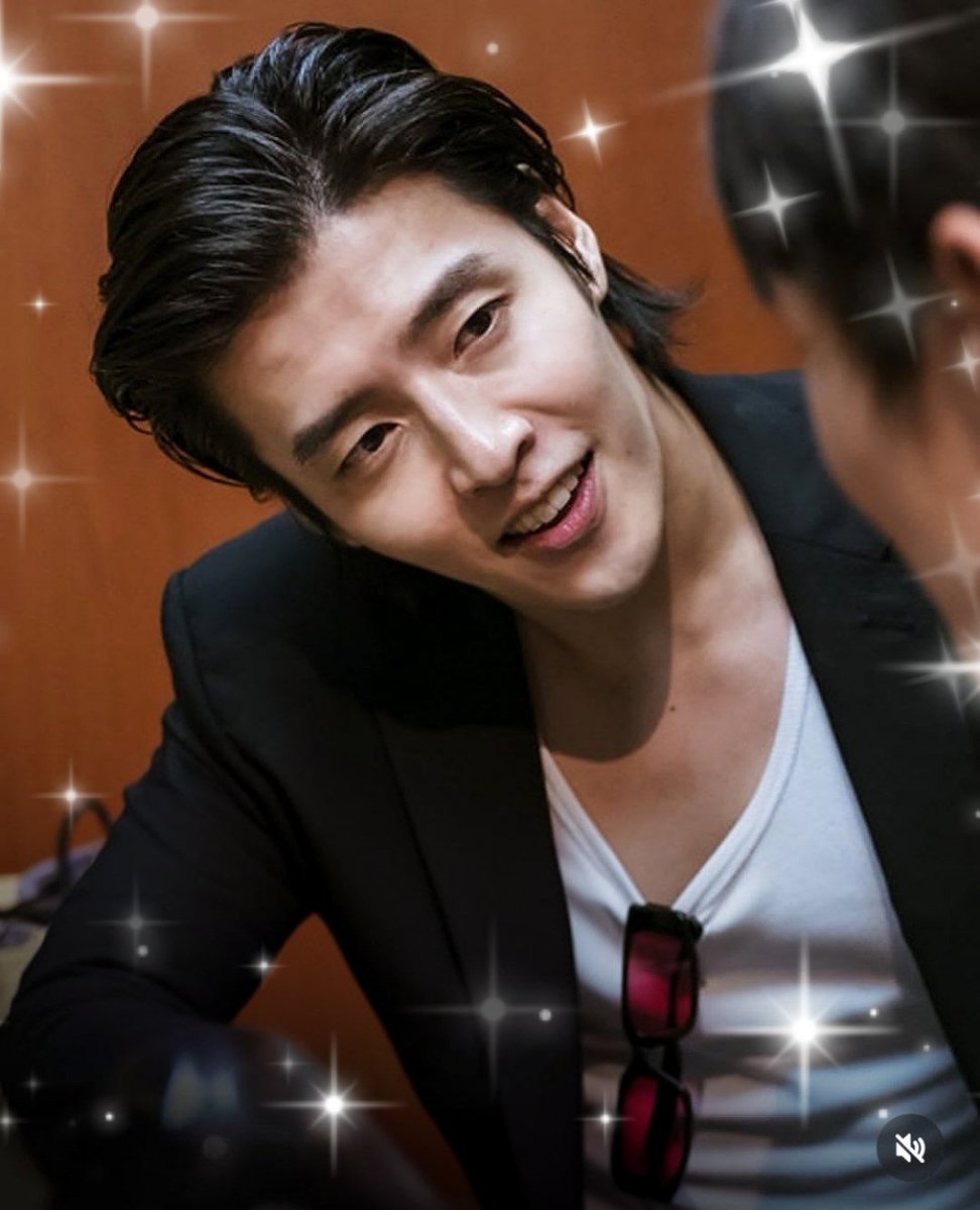 dearClaire_me's tweet photo. Bromance I need to see on screen in all its glory: Kang Ha-neul x Lee Jung-jae β¨ #khnljj
#kanghaneul #leejungjae https://t.co/MdVj2soQl7