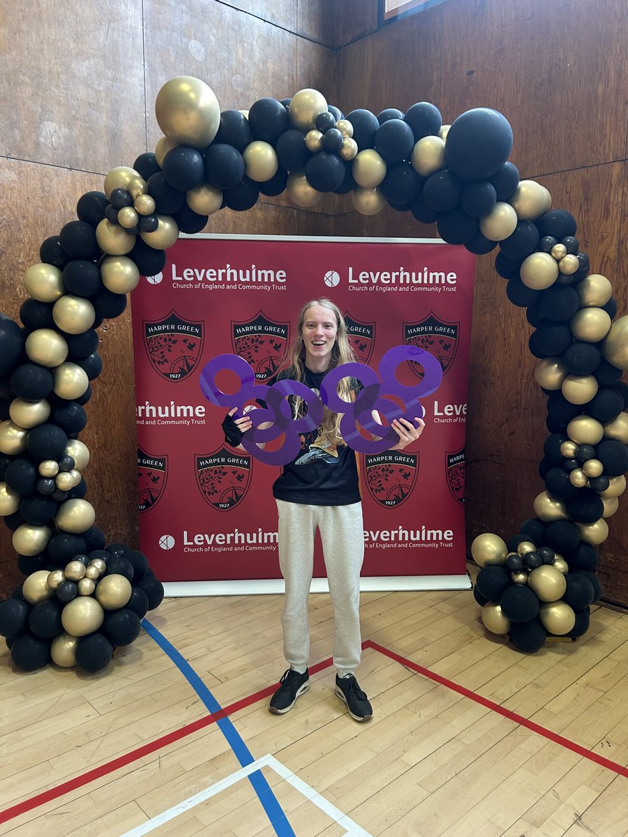 When you don’t have enough hands for for all the grades. Well done Reece and Alfie. Absolute #superstars 

#WAH #GCSEresultsday #proud