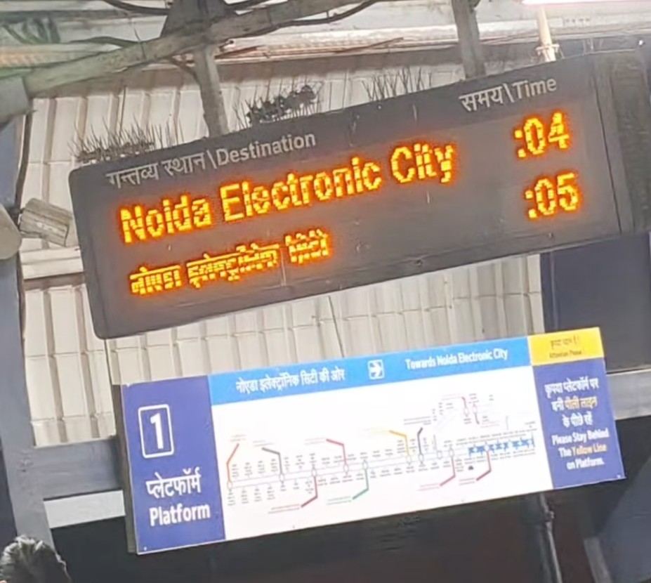 अंग्रेजी वालों के लिए मेट्रो ट्रेन 4 मिनट में आएगी।

हिंदी वालों के लिए मेट्रो ट्रेन 5 मिनट में आएगी😅😅

यह 1 मिनट का भेदभाव क्यों है?