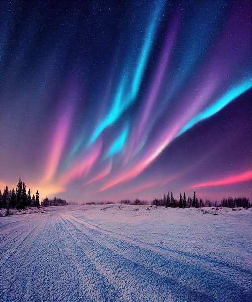 Magic happens under the Northern Lights😍😍😍