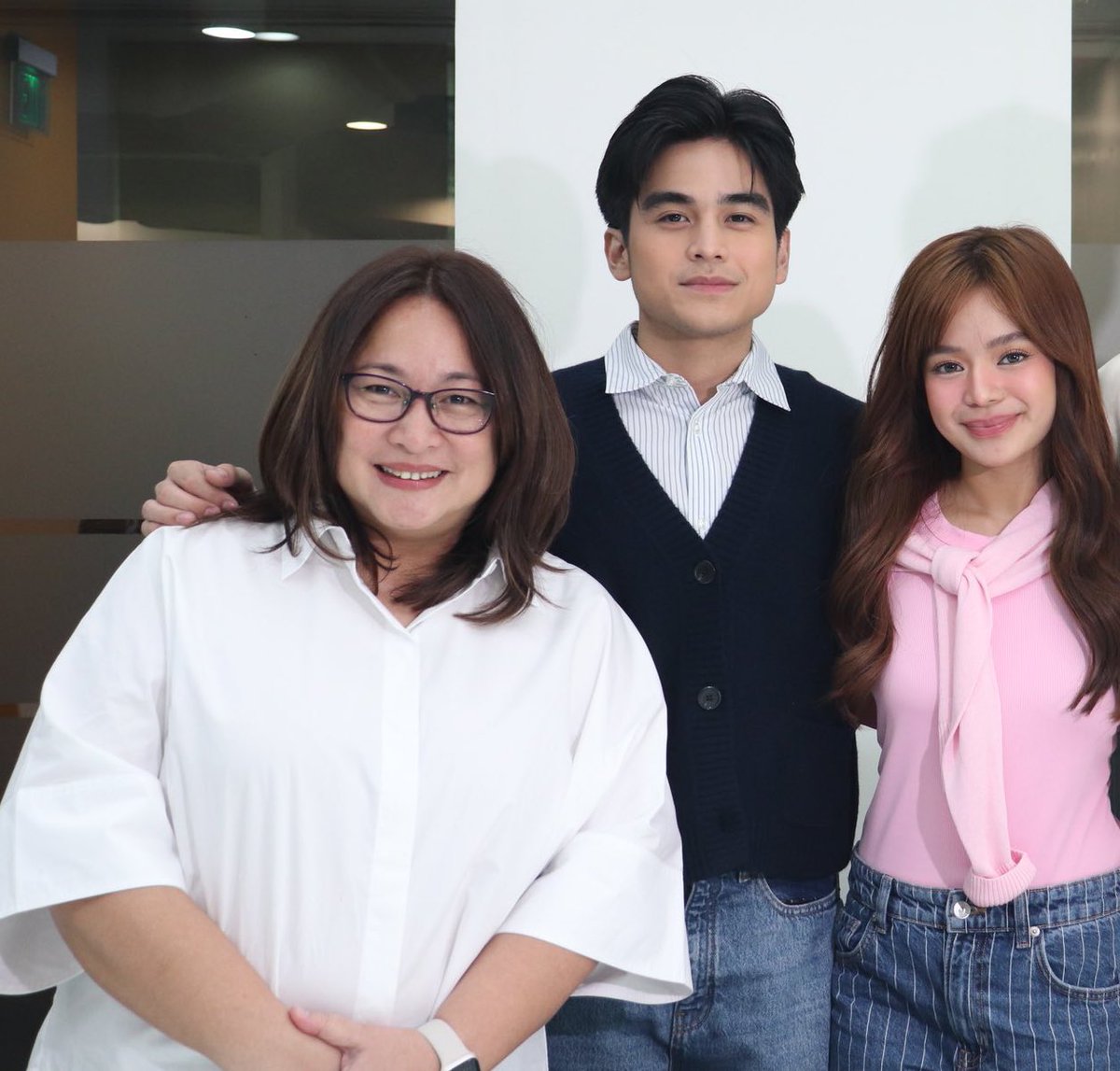 callmebangzyy's tweet photo. yayyy eto na ang bango talaga tignan ng willca namin with direk mae alviar

WILLCAtch THE BIGSCREEN
WILLCAtch THE BIGSCREEN https://t.co/DrqRTkcKFi
