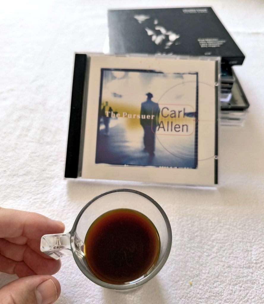 elsotaescala's tweet photo. Menys calor, CAFÈ i #Jazz; d'aquell que a la serie #Treme, des de Nola i en to no massa afalagador, denominaven #ModernJazz. Aquest disc M'ENCANTA: El superb BATERIA #CarlAllen introduint als JOVES #VincentHerring 🎷ALTO, #TeodrossAvery 🎷TENOR o #MarcusPrintup 🎺... GRAN MÚSICA! https://t.co/VobMEvRfYZ