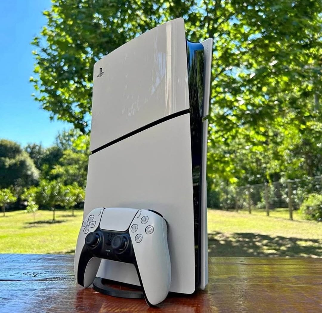 Calexy1332's tweet photo. PlayStation 5 
Disk version 
Fc25 installed 
Comes with one Pad 
Asking price $530
Call 071 5594964
App 0777485732 
Ndokumbirawo ma retweets enyu https://t.co/B6OAlhDcXV