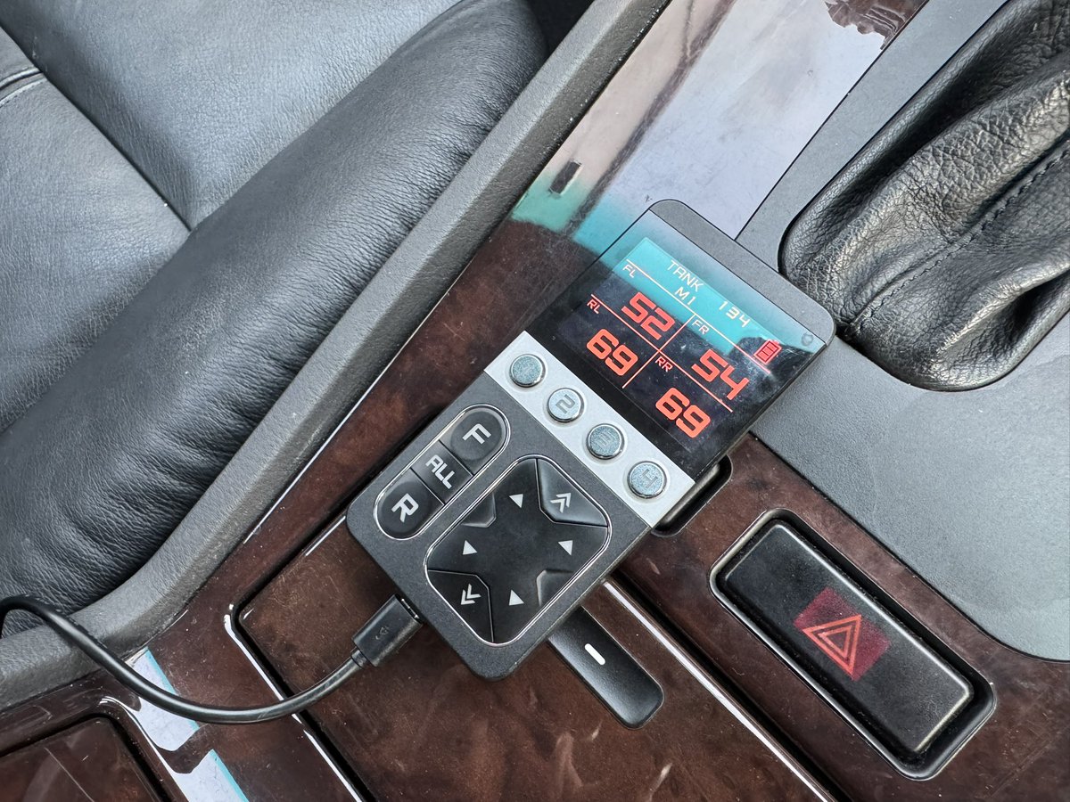 ✨FOR SALE✨
BMW E38
735i
2001y
エアサス車です！
280万💸
詳細はDMしてください👍🏻
全国陸送可能🔥
#車売ります #車両販売 #bmw #大阪 #全国 
#ネオクラ