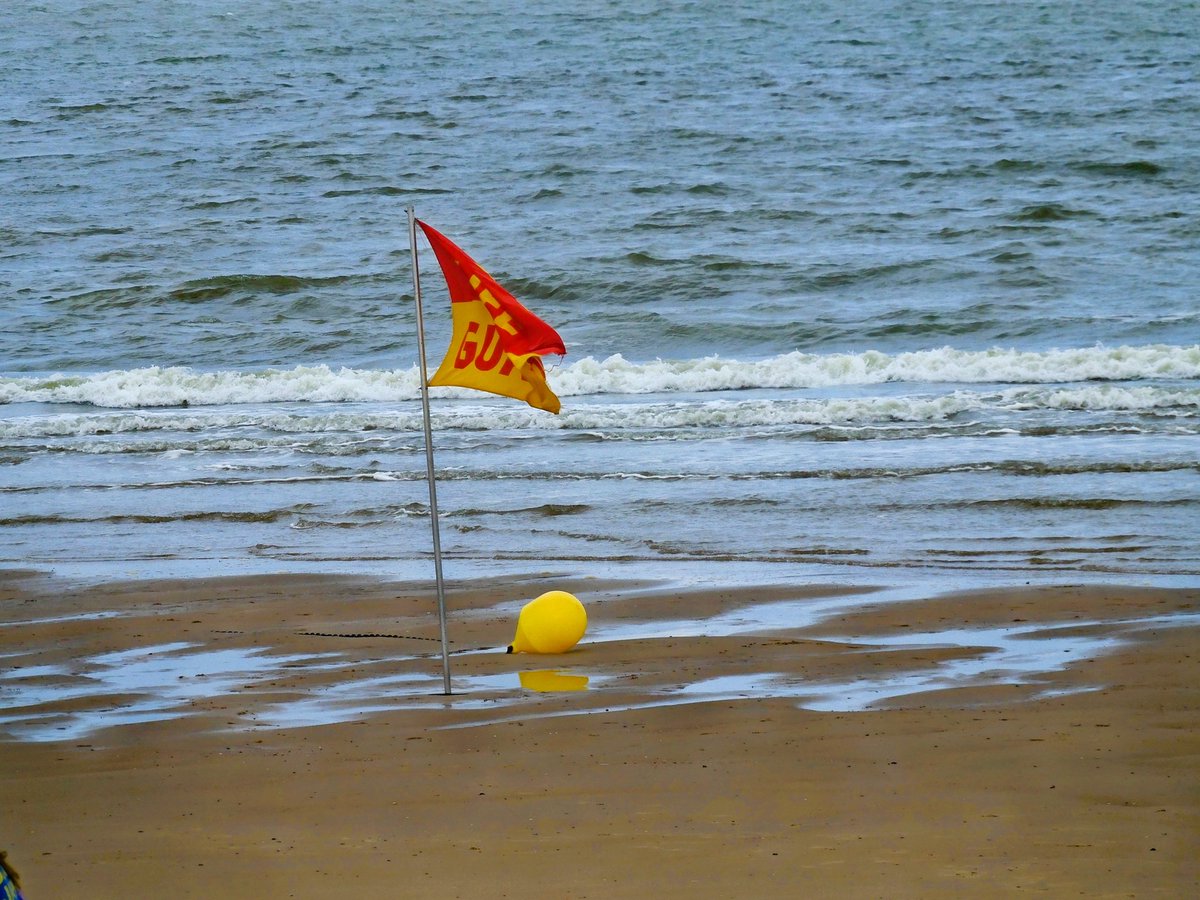 nori_reads's tweet image. The wind blows 5 Beaufort...  🌤️  #NorthSea