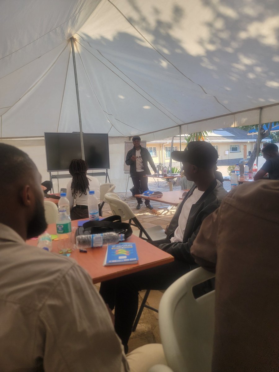 Che_Guevara_Zw's tweet image. ,advance the struggle for Academic Freedom! We delved into the following issues:

1. Ideological Orientation 
2. Social Media Advocacy 
3. Digital Security 

The Union lives, and we have no doubt that it will continue to produce thought leaders! #ZinasuLives #OneZinasu #OneUnion