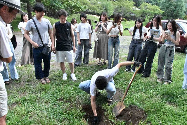 東御市の北御牧小学校の平成28年度卒業生が「タイムカプセル」を開封！
👏⇒tjournal.co.jp/?p=30748

　　　　　　　　　　　　　長野県　東御市

#長野県
#東御市
#タイムカプセル
#卒業生
#北御牧小学校
#平成