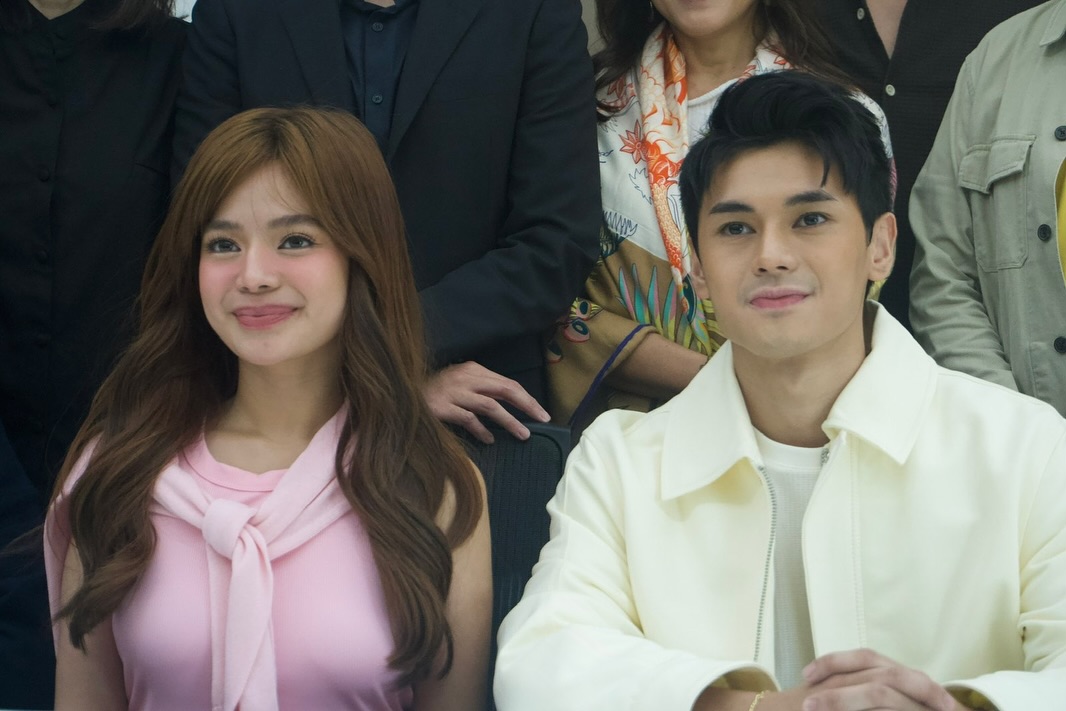 PEPalerts's tweet photo. HETO NA! 😍 

Star Cinema, GMA Pictures, and Regal Films join forces for an exciting cinematic event. The film stars Will Ashley, Dustin Yu, and Bianca De Vera, and is directed by Mae Cruz Alviar. ✨

📸: ABS-CBN Film Productions Inc. (Star Cinema)