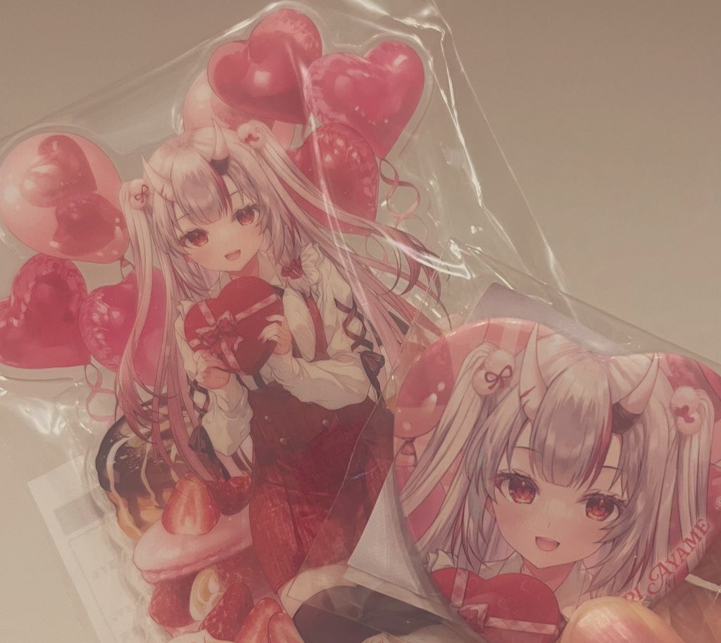 余のアクスタ届いた！思ってたより大きくてめっちゃ可愛い〜
