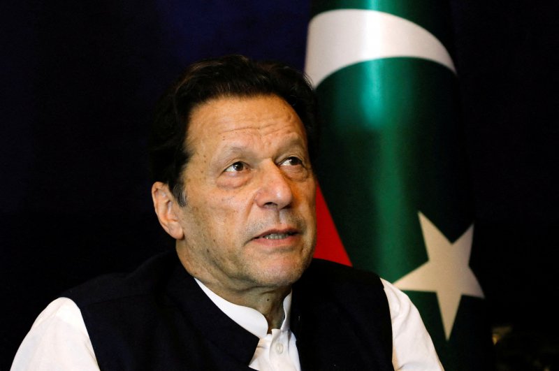 🔴 پاکستان کی سپریم کورٹ نے سابق وزیر اعظم عمران خان کو 2023 میں عسکری تنصیبات پر حملوں سے متعلق متعدد مقدمات میں ضمانت دے دی۔