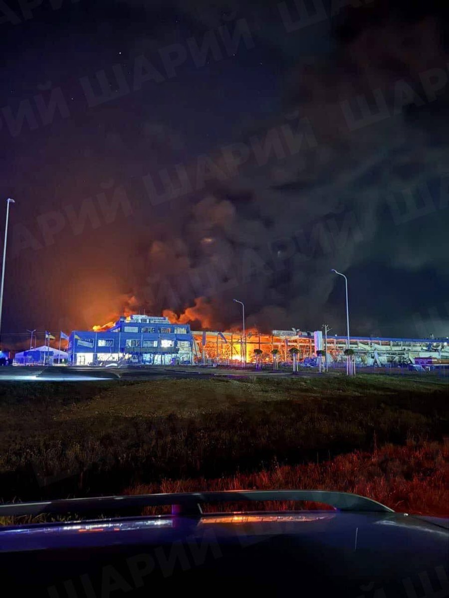 De nombreux missiles « Calibre » ont touché des cibles à Mukachevo et Lvov 

Les autorités de la ville demandent de ne pas publier de photos et vidéos des conséquences de l'impact - il est évident que l'ampleur des destructions de l'infrastructure est énorme.