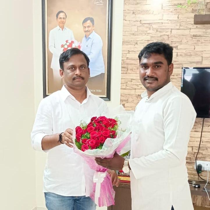 NSKBRSV's tweet photo. BRSV రాష్ట్ర అధ్యక్షులు @GelluSrinuBRS అన్న గారికి హృదయ పూర్వక జన్మదిన శుభాకాంక్షలు 💐🎂🌱💯 @KTRBRS @jagadishBRS @BRSparty https://t.co/Mjoq3vJ1fl