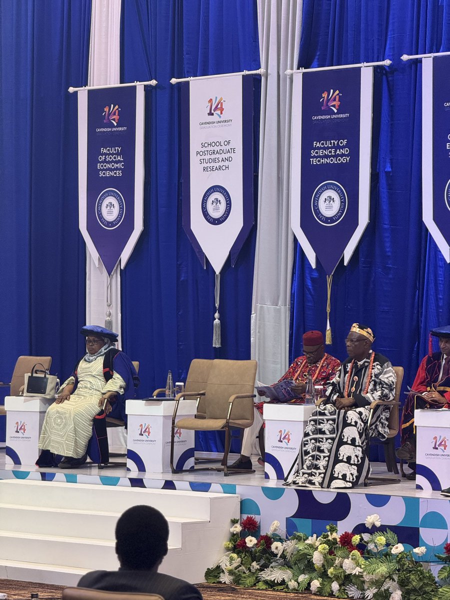 SaltTvUganda's tweet photo. The VVIP bench: Chancell HE Dr Goodluck Johnathan, VC Dr Olive Sabiiti, ED Mr David Mutabanura ….
#SaltTvUpdates
#TeamCUU #SuccessBeginsAtCavendish #CUU14THGraduation #SaltTvUpdates @CavendishUg https://t.co/FLL218qwPF