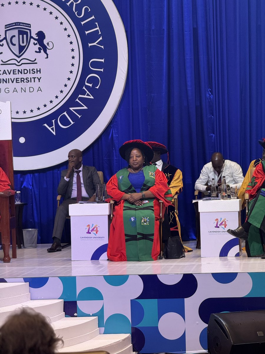 SaltTvUganda's tweet photo. The VVIP bench: Chancell HE Dr Goodluck Johnathan, VC Dr Olive Sabiiti, ED Mr David Mutabanura ….
#SaltTvUpdates
#TeamCUU #SuccessBeginsAtCavendish #CUU14THGraduation #SaltTvUpdates @CavendishUg https://t.co/FLL218qwPF