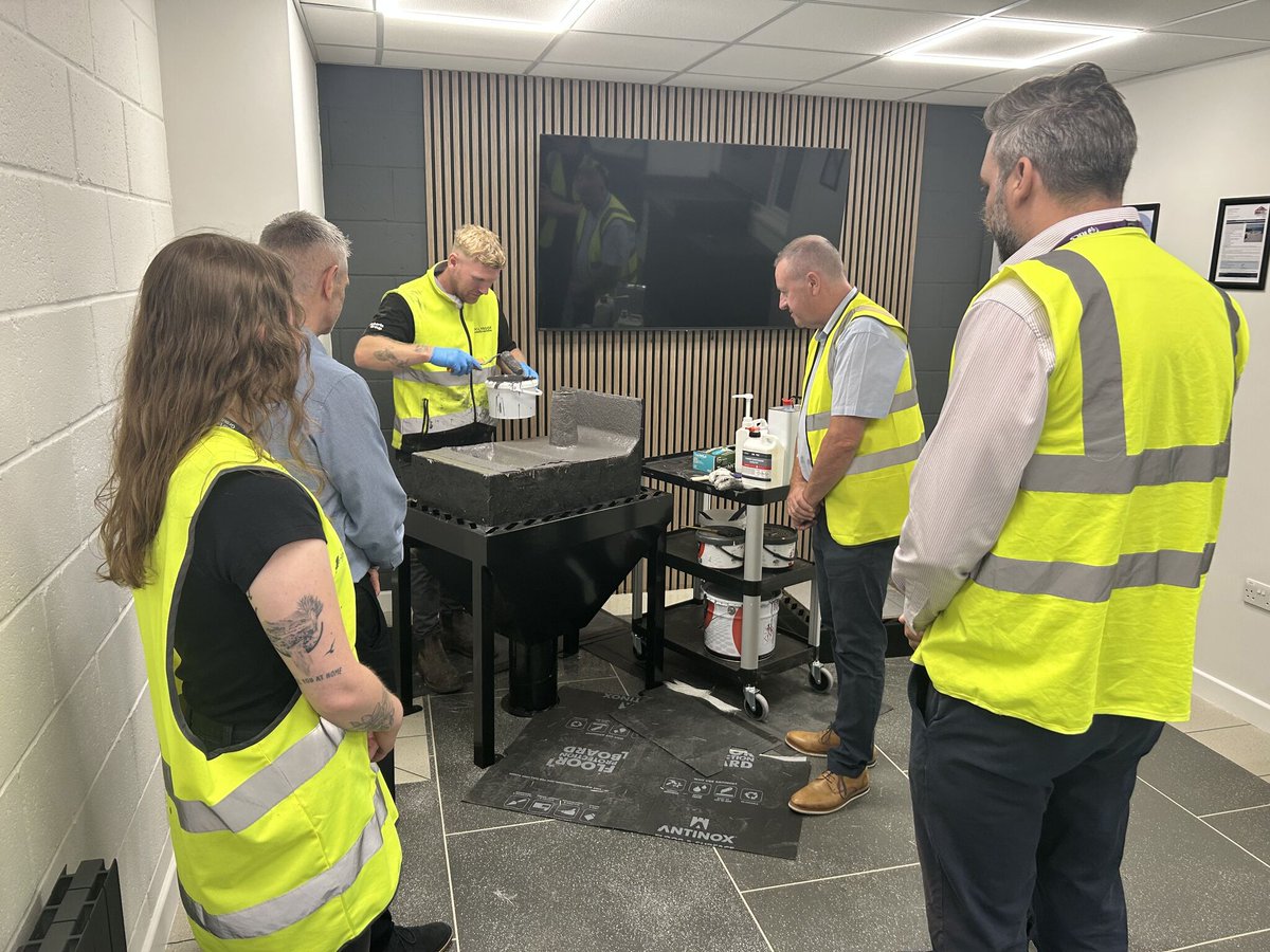 PolyroofLtd's tweet photo. We were delighted to welcome LRL Roofing Solutions to #Polyroof HQ yesterday for a VIP Day! ⭕

This was a great opportunity to provide members of the LRL team with valuable insights to our site operations and the manufacturing process of our products.

#roofingcontractors https://t.co/BQ96abNpUp