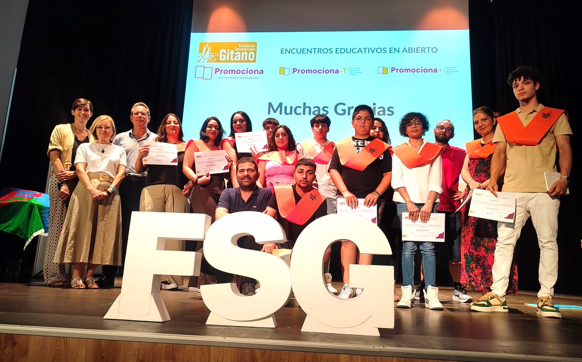 📚 Con nuestro programa #Promociona impulsamos el éxito escolar y la continuidad en los estudios de la infancia y la juventud gitana. 
En 2024, 192 alumnos y alumnas titularon en ESO y el 90% se matricularon en estudios post-obligatorios #InformeAnualFSG  gitanos.org/informeanual/e…