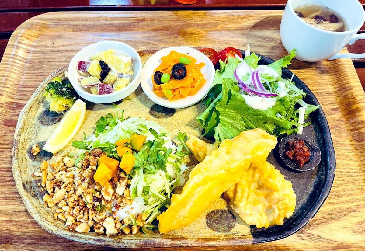 隠れ家的なカフェでランチしてきました✨

#かまーとの森