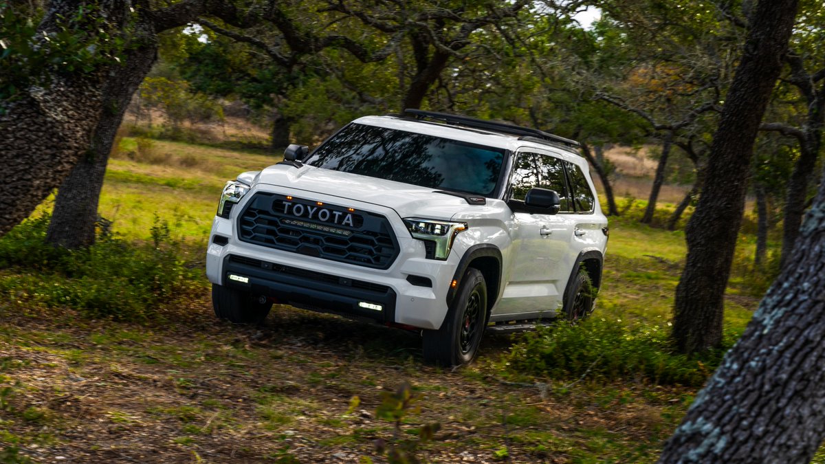 auto_xprex's tweet photo. Full-sized SUVs are the largest in the lineup, often with 3 rows and significant towing capacity.
Recommended for large families and heavy-duty haulers. Some of the top makes are Chevrolet Tahoe
Ford Expedition, Toyota Sequoia and Cadillac Escalade.
Stay tuned for more 
#SUVs https://t.co/fA2BjexLaA