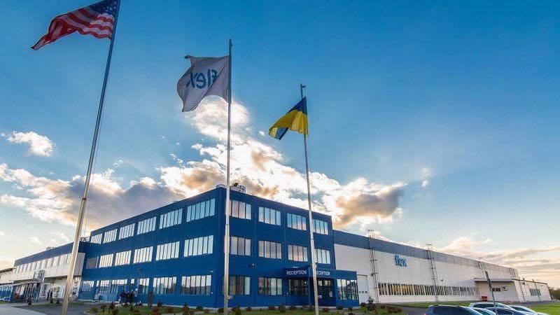 SithGayLavrov's tweet photo. MFA ®USSIA
#MUKACHEVO MIDDLE FINGER DENOUNCEMENT

We attacking US #Flextronics factory to demonstrate to Donal Tump (imPOTUS) that he cannot protection US workers in Ukraine. https://t.co/5H5nQk9hsw