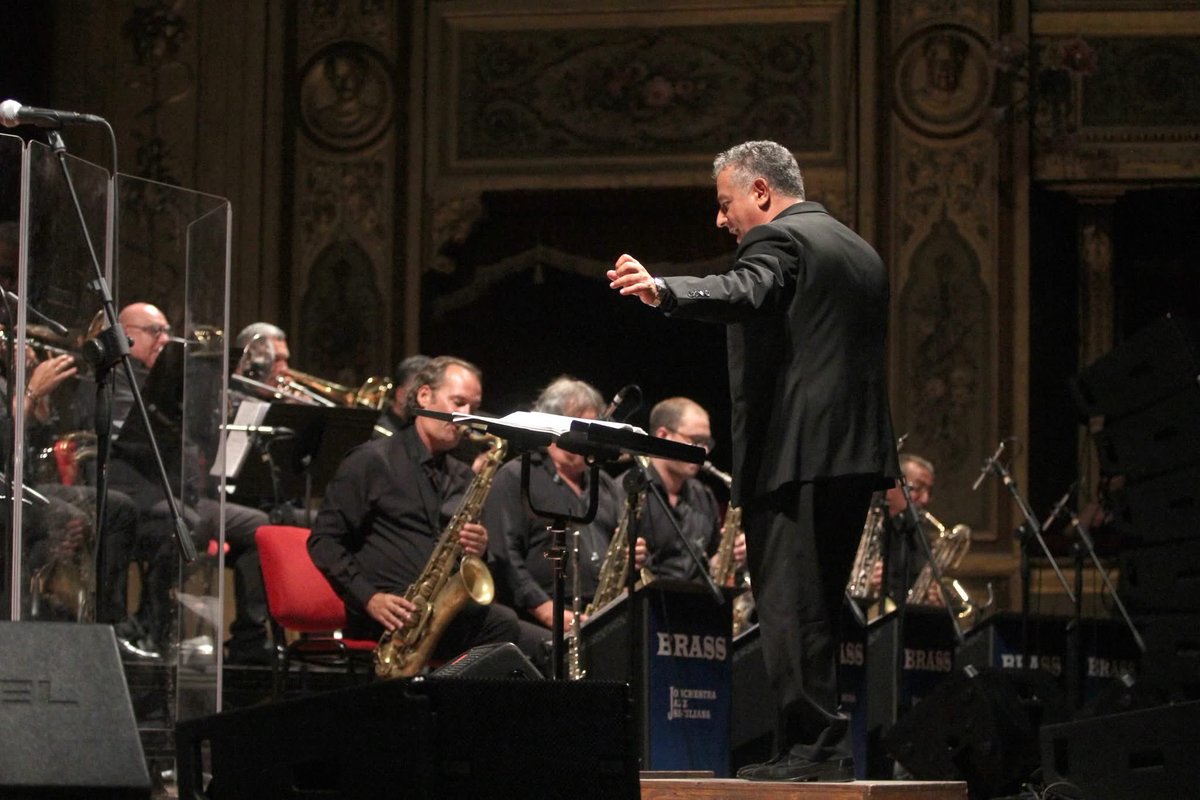 Un grande riconoscimento per la musica siciliana: il Premio Speciale della Federazione il Jazz Italiano alla <a href="/TheBrassGroup/">The Brass Group</a> e al M° Ignazio Garsia.
Il 7 settembre 2025 al <a href="/teatromassimo/">Teatro Massimo</a> continua questo straordinario percorso con Italian Jazzmasters.
👉 bit.ly/concertoorches…