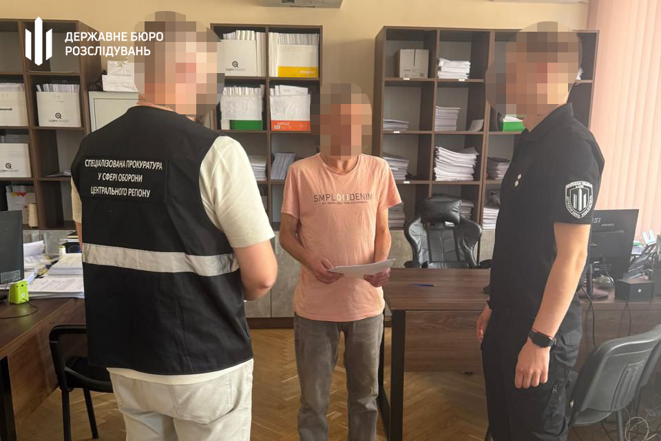 ДБР завершило досудове розслідування стосовно військовослужбовця, який зливав ворогу дані про дислокацію навчальних полігонів

dbr.gov.ua/news/dbr-zaver…