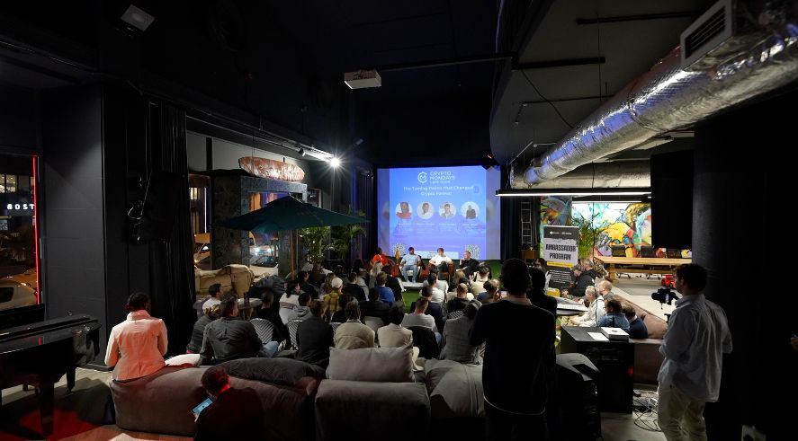 CM_CapeTown's tweet photo. ⚡️3 days since our CryptoMondays Cape Town meetup- and the energy is still electric.

80+ community members.
A powerhouse panel.
Gourmet food.
A golf simulator.
And yes… 1 Ferrari. 🏎️

Massive thank you to everyone who joined us and to @stellarSAamb for powering the night. 💙 https://t.co/pQiyJbcN5e
